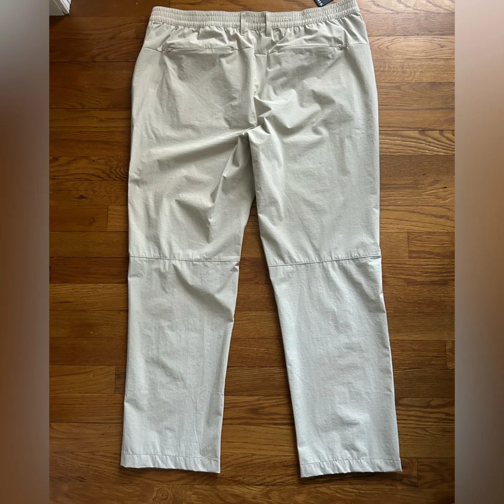 Stylish Men's Khaki Chinos